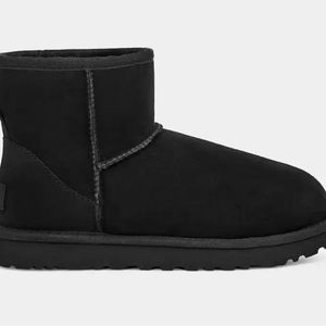Black Ugg Classic Mini II Boot